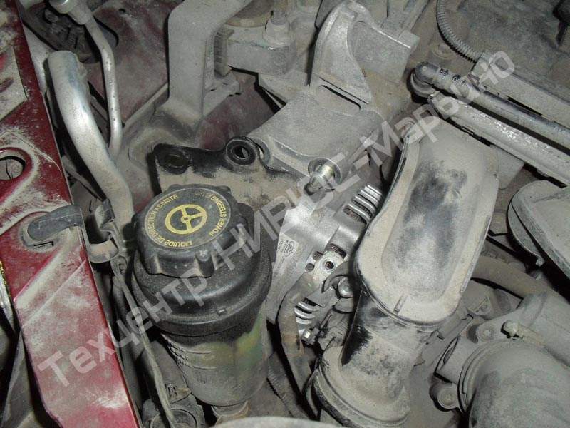Демонтаж генератора автомобиля Ford